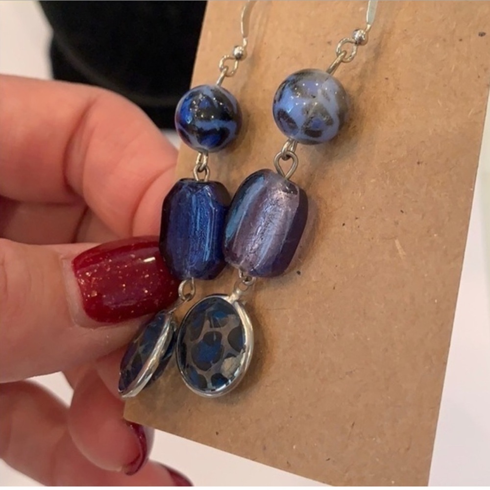 NWOT Charming Charlie Blue Glass Cheetah Dangle Earrings - Picture 3 of 5
